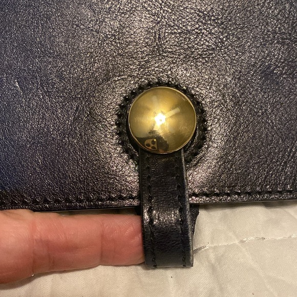 Unisex Pratese Firenze Leather Clutch Wallet Midnight Blue ♥️
Pure Class - Picture 6 of 13